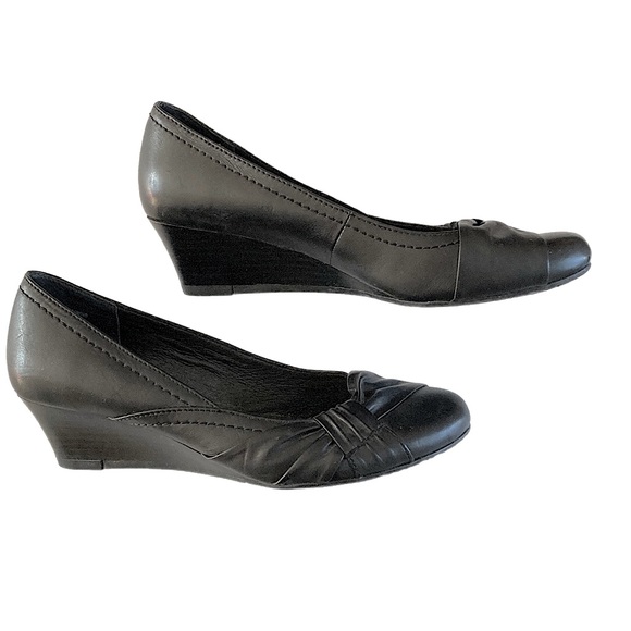 GIOVANNA black leather slip-on Wedge heels Size 6 AU - Picture 11 of 11